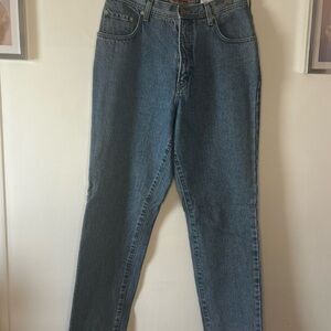 High-Rise Straight Leg Jeans in Medium Blue